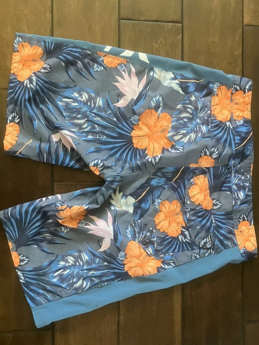 Hurley Tropical Hibiscus Board Shorts - Men's Size 28 - Used in Good Condition
